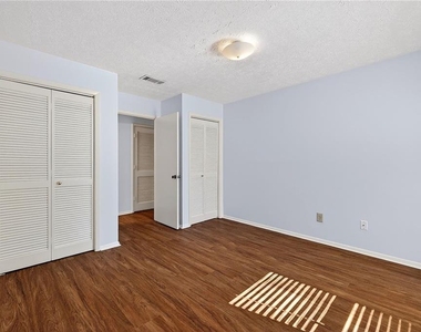 903 Cumberland Court - Photo Thumbnail 12