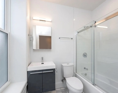 1241 N Bosworth Avenue - Photo Thumbnail 7