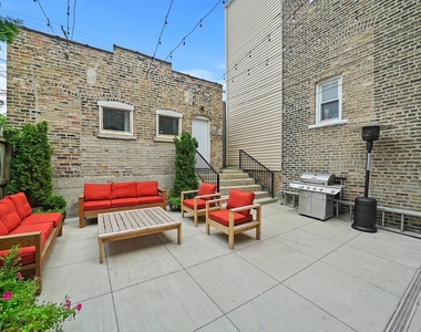1241 N Bosworth Avenue - Photo Thumbnail 10