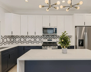 1420 W Winnemac Avenue - Photo Thumbnail 7