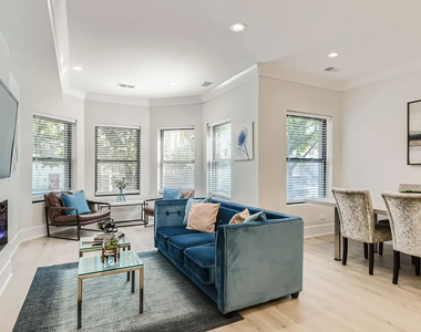 1420 W Winnemac Avenue - Photo Thumbnail 2