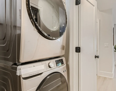 1420 W Winnemac Avenue - Photo Thumbnail 22