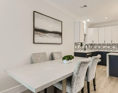 1420 W Winnemac Avenue - Photo Thumbnail 5