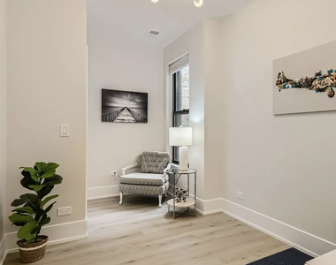 1420 W Winnemac Avenue - Photo Thumbnail 17