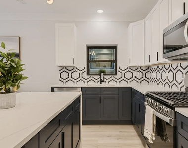 1420 W Winnemac Avenue - Photo Thumbnail 10