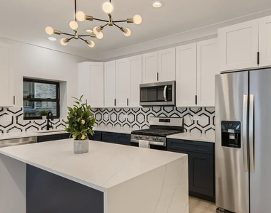 1420 W Winnemac Avenue - Photo Thumbnail 9