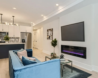 1420 W Winnemac Avenue - Photo Thumbnail 3