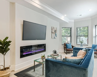 1420 W Winnemac Avenue - Photo Thumbnail 11