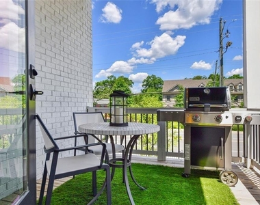 3667 Peachtree Road Ne - Photo Thumbnail 5