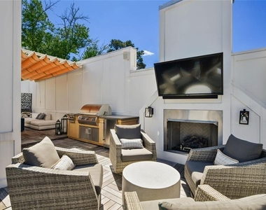3667 Peachtree Road Ne - Photo Thumbnail 4