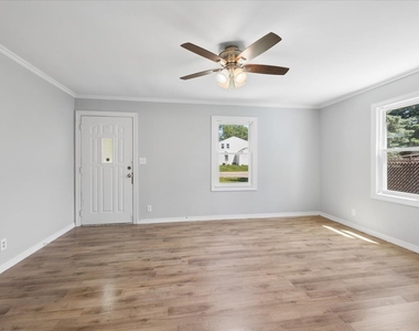 1805 Kelly Avenue - Photo Thumbnail 2