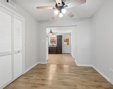 1805 Kelly Avenue - Photo Thumbnail 4