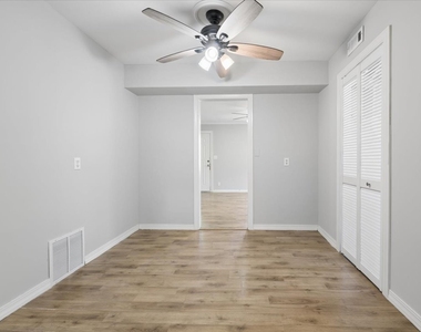 1805 Kelly Avenue - Photo Thumbnail 5