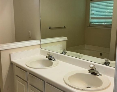 1692 Atkinson Park Circle - Photo Thumbnail 3