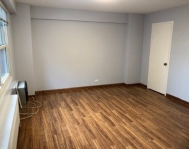 2909 N Sheridan Road - Photo Thumbnail 6