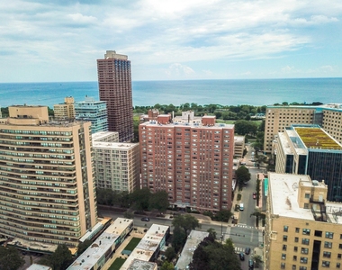 2909 N Sheridan Road - Photo Thumbnail 14