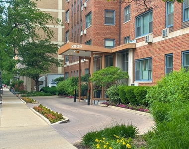 2909 N Sheridan Road - Photo Thumbnail 1