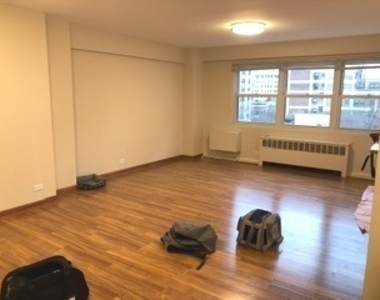 2909 N Sheridan Road - Photo Thumbnail 8