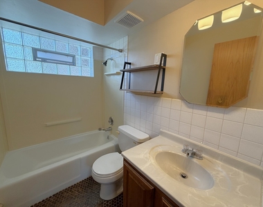 7601 W 61 Place W - Photo Thumbnail 4