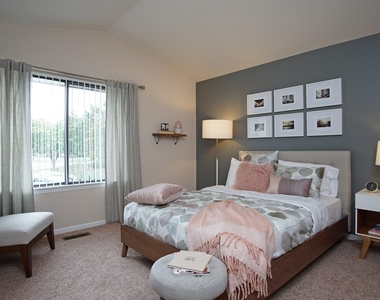 1517 Westminster Drive - Photo Thumbnail 45