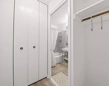 6118 N Sheridan Road - Photo Thumbnail 8
