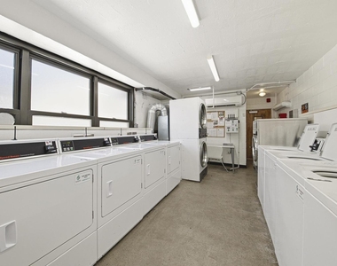 6118 N Sheridan Road - Photo Thumbnail 11