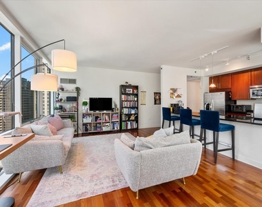 505 N Mcclurg Court - Photo Thumbnail 6