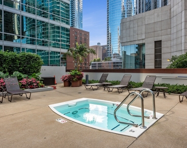 505 N Mcclurg Court - Photo Thumbnail 32