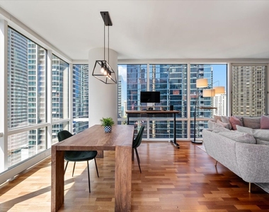 505 N Mcclurg Court - Photo Thumbnail 9