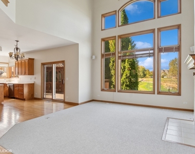 2327 Flat Rock Court - Photo Thumbnail 5
