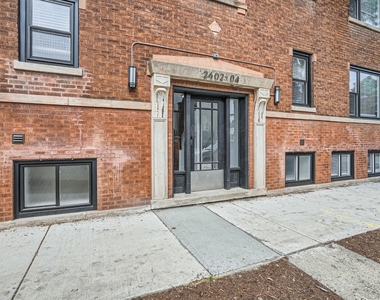 2602 N Springfield Avenue - Photo Thumbnail 1
