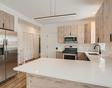 2602 N Springfield Avenue - Photo Thumbnail 5