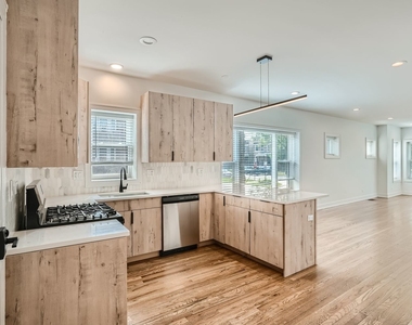 2602 N Springfield Avenue - Photo Thumbnail 6
