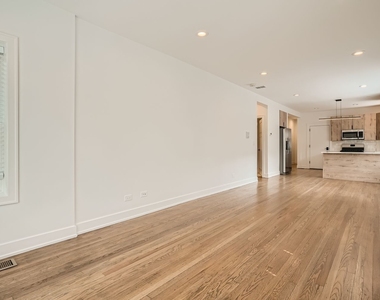 2602 N Springfield Avenue - Photo Thumbnail 8