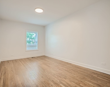 2602 N Springfield Avenue - Photo Thumbnail 10