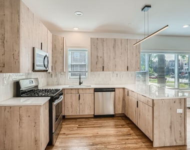 2602 N Springfield Avenue - Photo Thumbnail 4