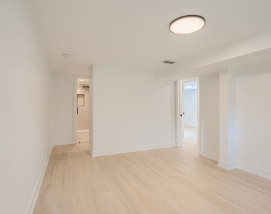 2602 N Springfield Avenue - Photo Thumbnail 12