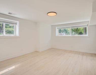 2602 N Springfield Avenue - Photo Thumbnail 17