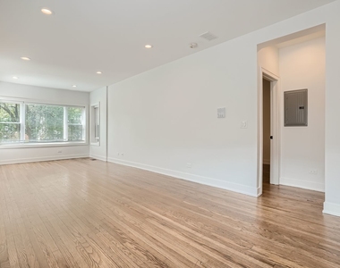 2602 N Springfield Avenue - Photo Thumbnail 9