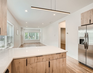2602 N Springfield Avenue - Photo Thumbnail 3