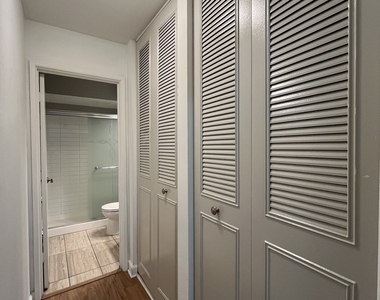 516 W Melrose Street - Photo Thumbnail 5