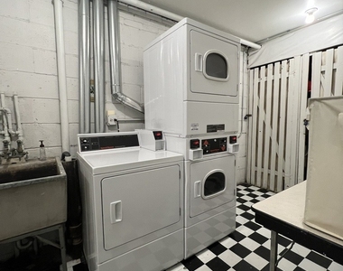 516 W Melrose Street - Photo Thumbnail 8