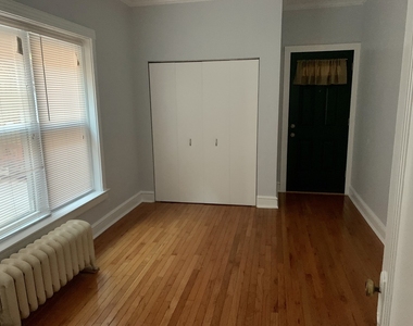 1042 W Bryn Mawr Avenue - Photo Thumbnail 8