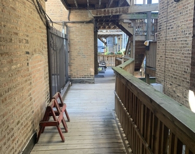 1042 W Bryn Mawr Avenue - Photo Thumbnail 10