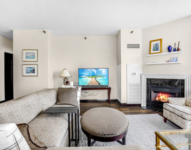 33 W Ontario Street - Photo Thumbnail 4