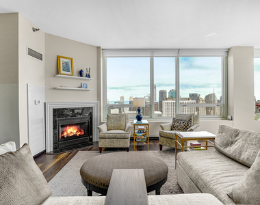 33 W Ontario Street - Photo Thumbnail 3