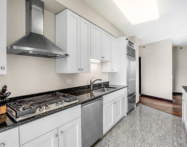 33 W Ontario Street - Photo Thumbnail 6