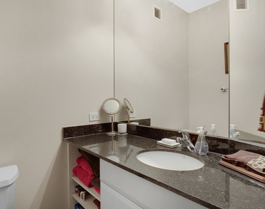 33 W Ontario Street - Photo Thumbnail 15