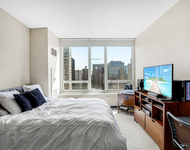 33 W Ontario Street - Photo Thumbnail 16
