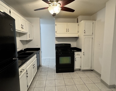 2211 S Stewart Avenue - Photo Thumbnail 6